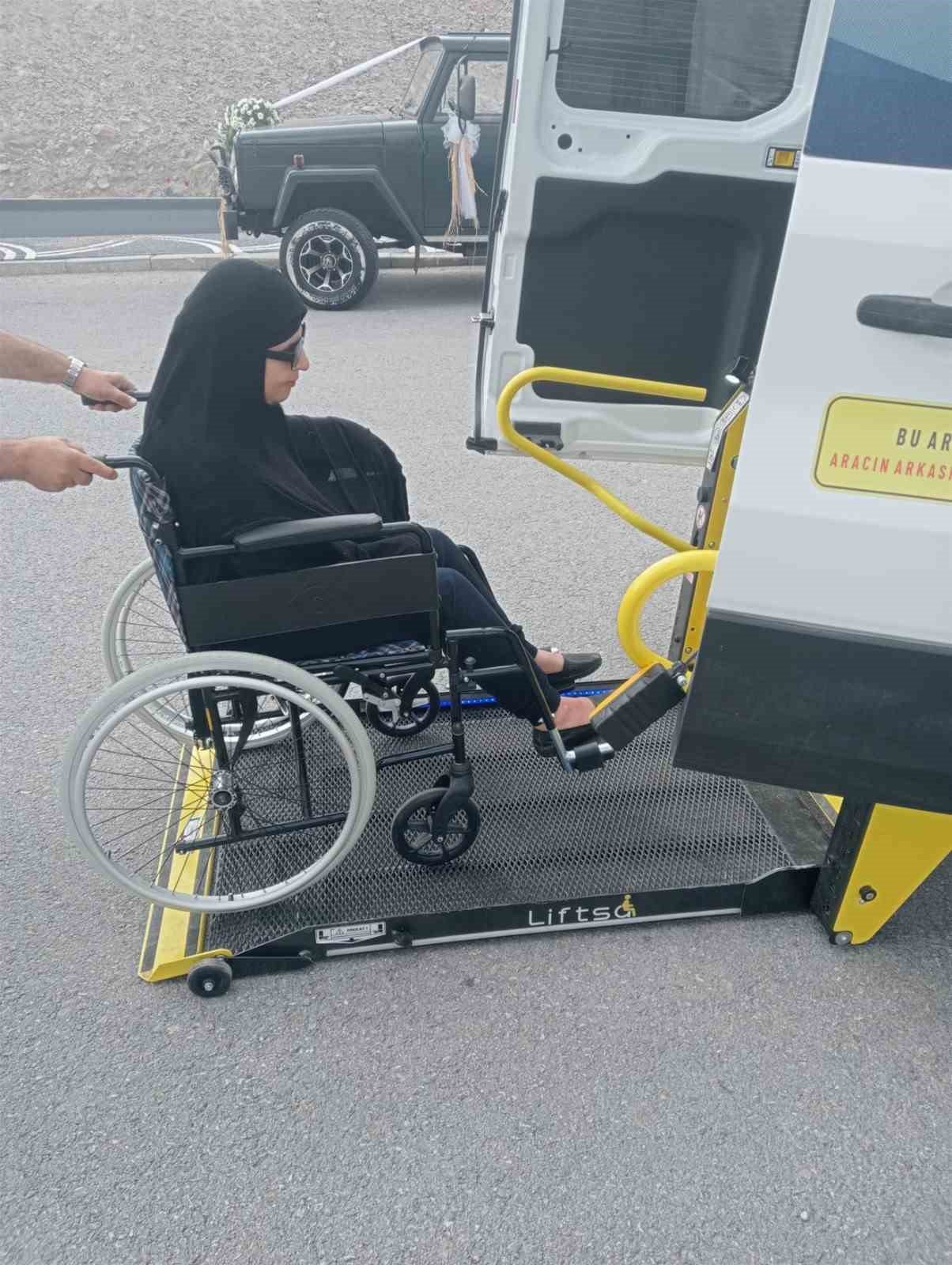 Başkan Yılmaz, oyunu ailesi ile birlikte kullandı