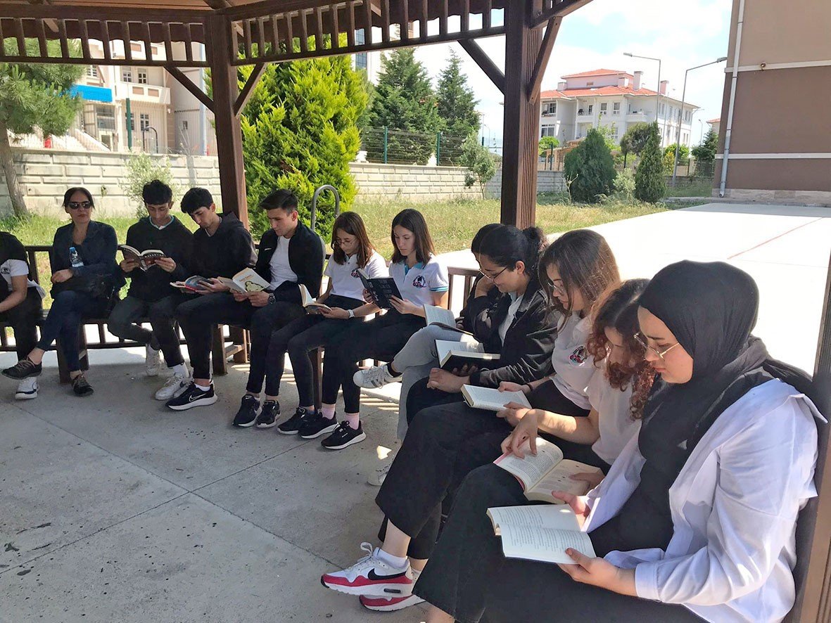 Çeşmeli öğrencilerden iki etkinlik birden