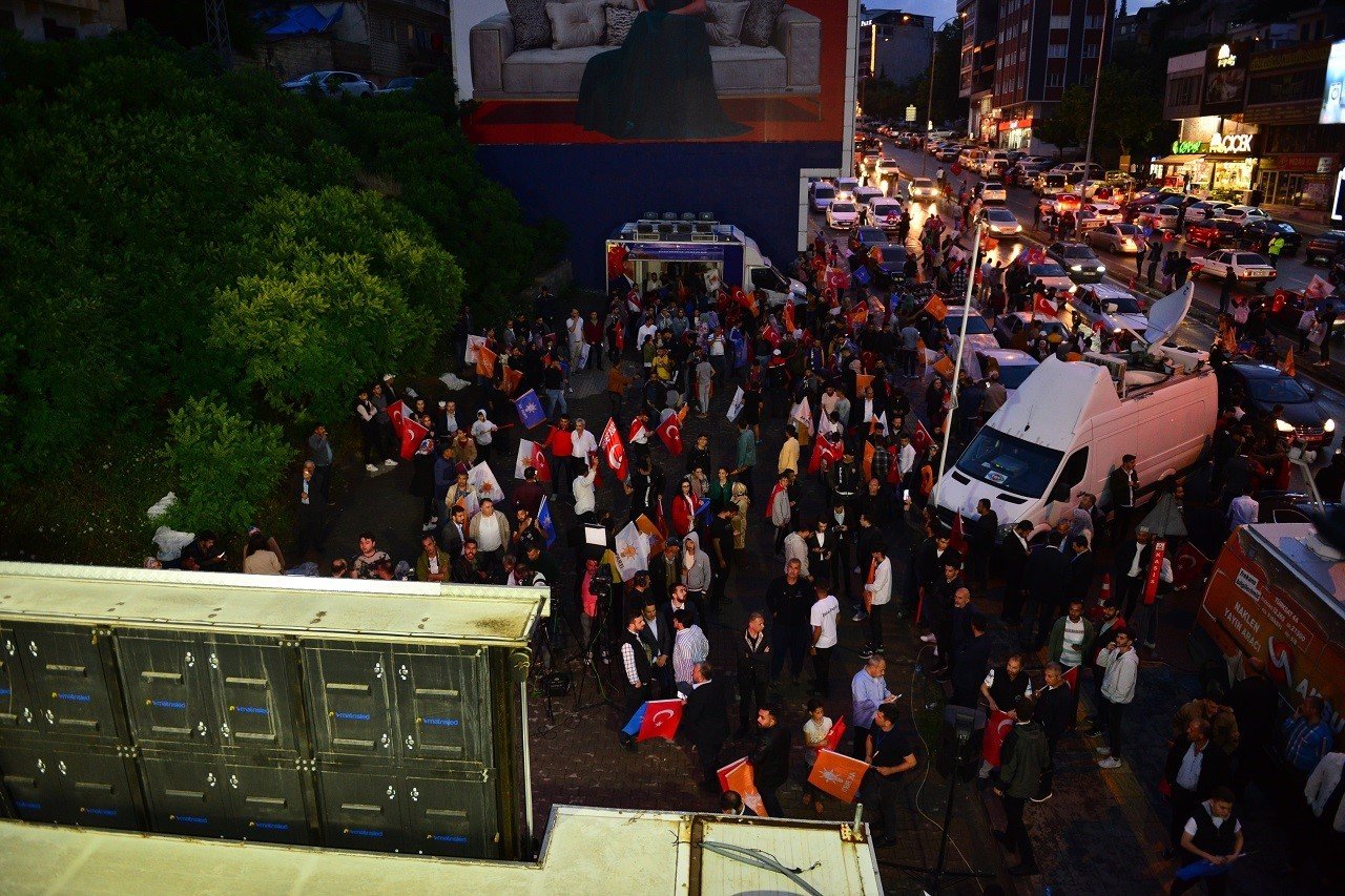 Kahramanmaraş’ta Erdoğan’ın zaferi kutlandı