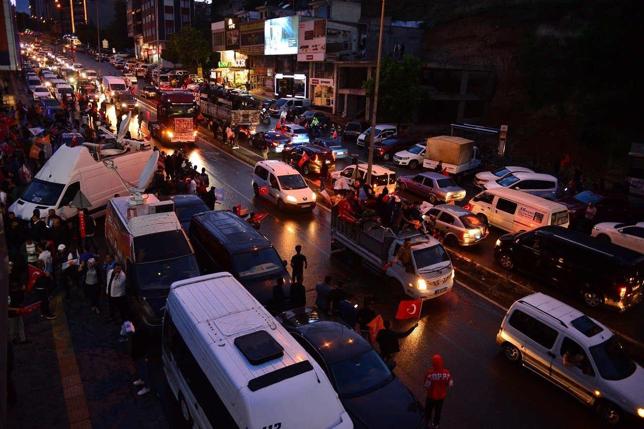 Kahramanmaraş’ta Erdoğan’ın zaferi kutlandı