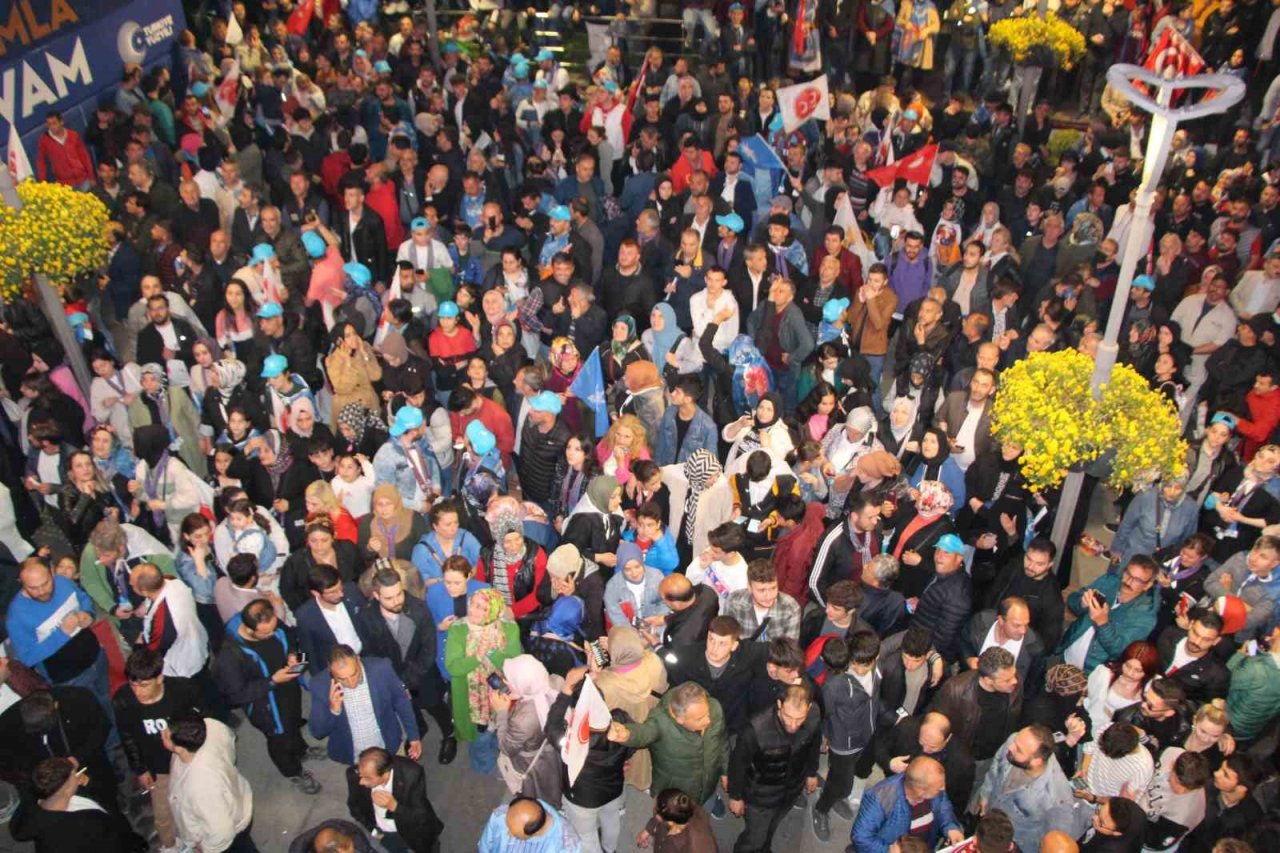 Cumhurbaşkanı Erdoğan’ın seçim zaferi Trabzon’da coşkuyla kutlanıyor