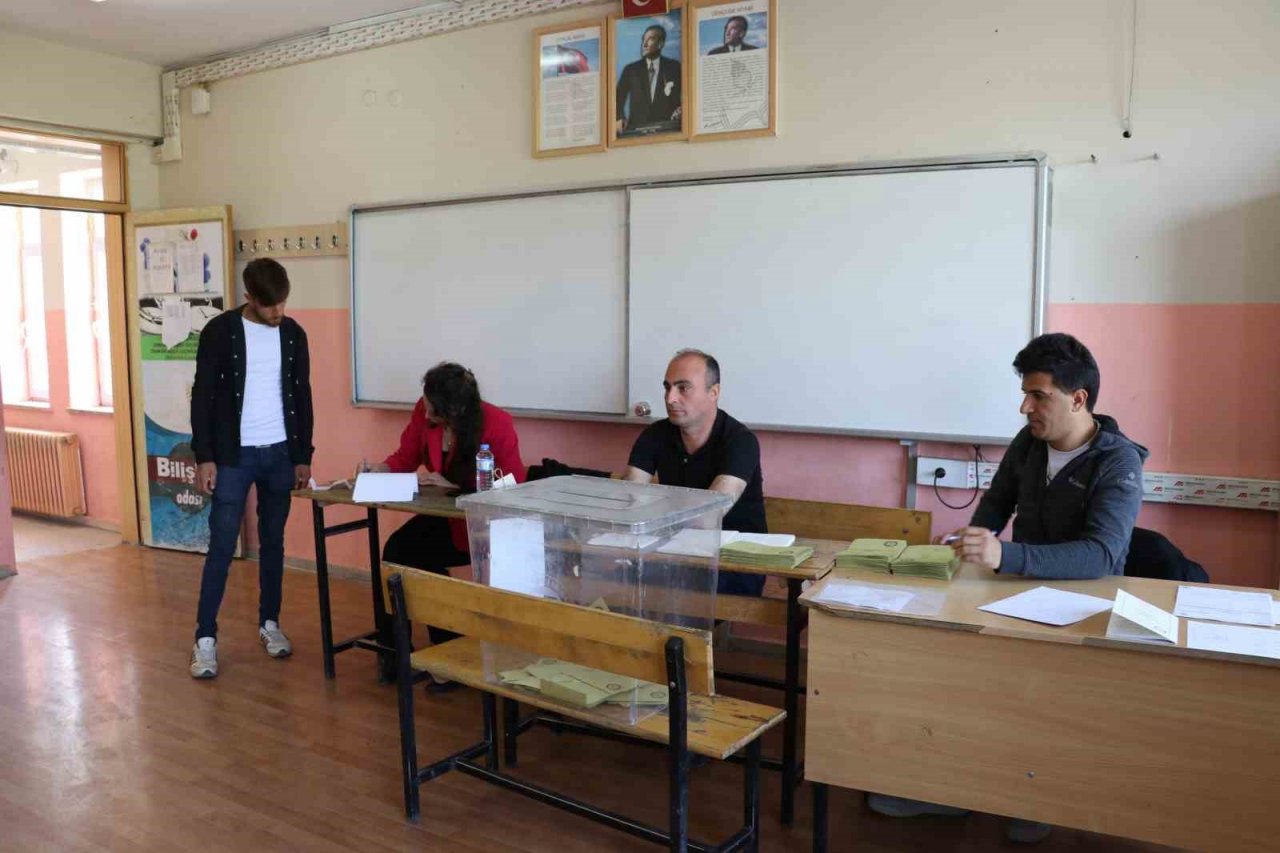 Iğdırlılar 2. tur için yeniden sandık başında