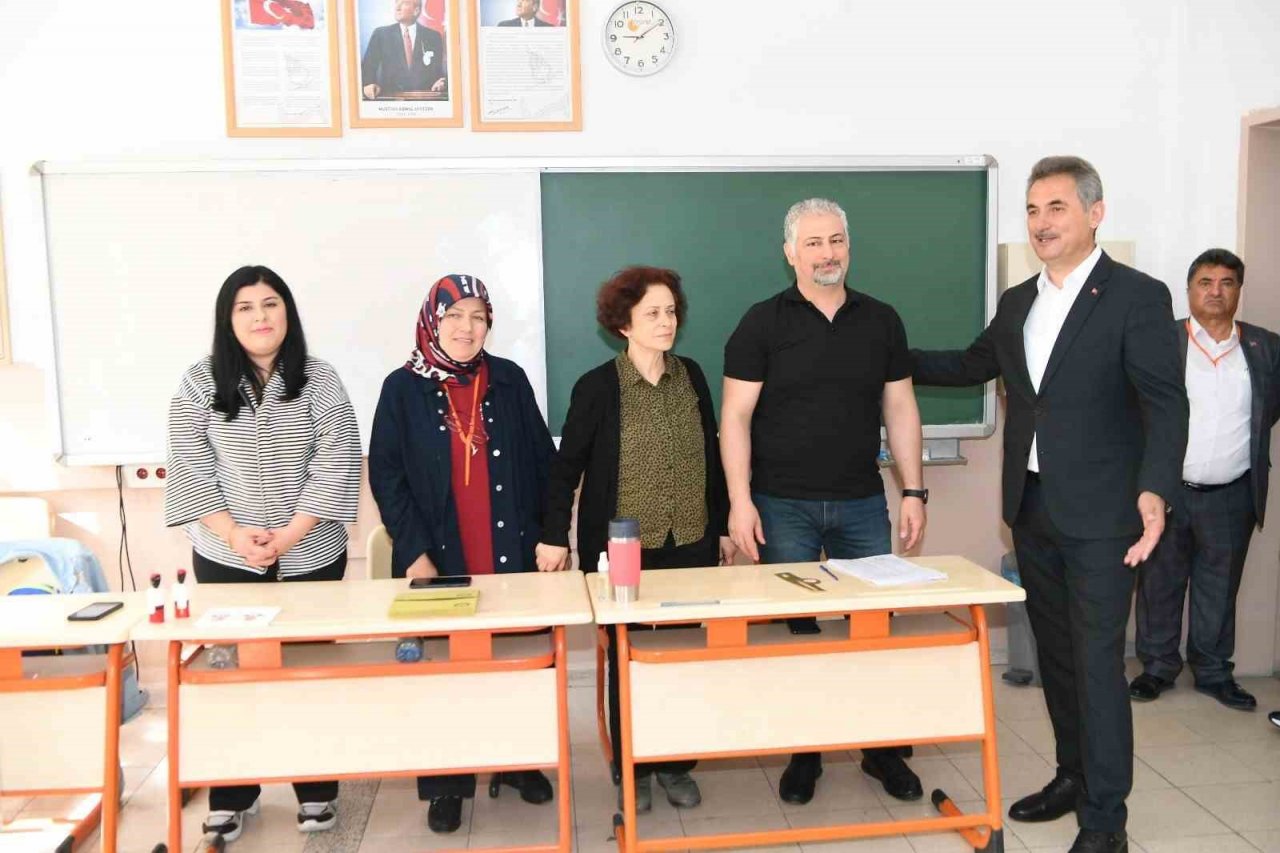 Mamak ikinci tur için sandık başında