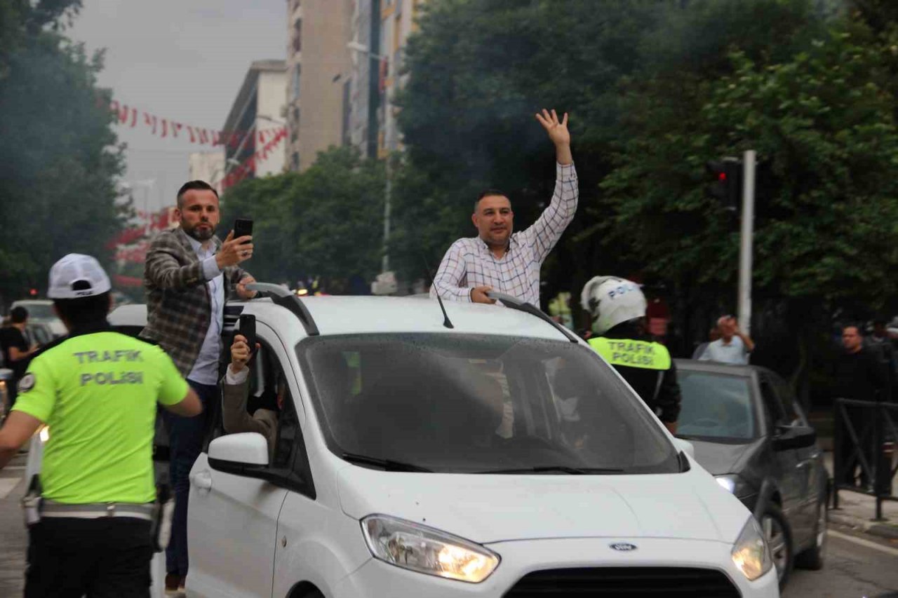 Manisalılardan halaylı kutlama