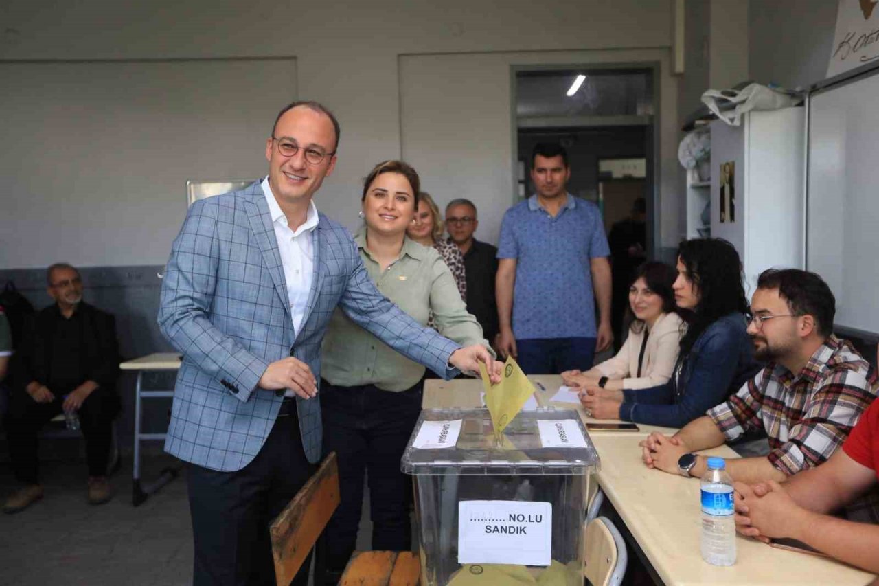 Denizli’de siyasiler oylarını kullandı