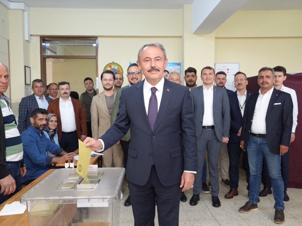 Denizli’de siyasiler oylarını kullandı