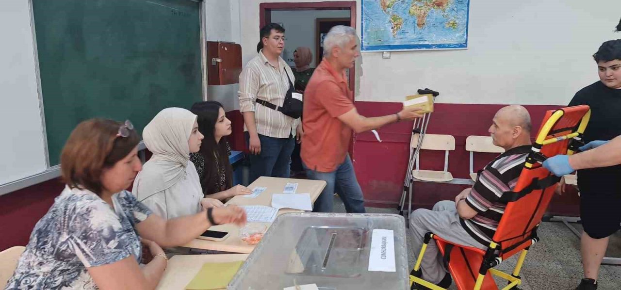 Demokrasi için engel tanımadılar