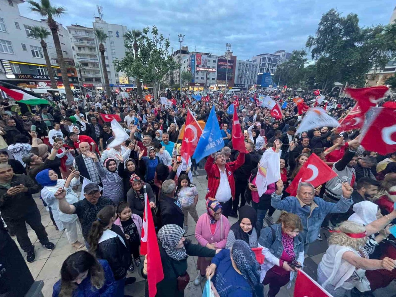 Denizli’de Cumhur İttifakı seçim zaferini kutladı