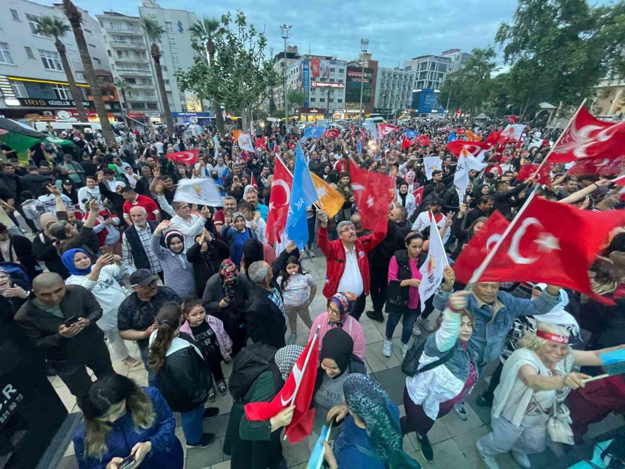 Denizli’de Cumhur İttifakı seçim zaferini kutladı