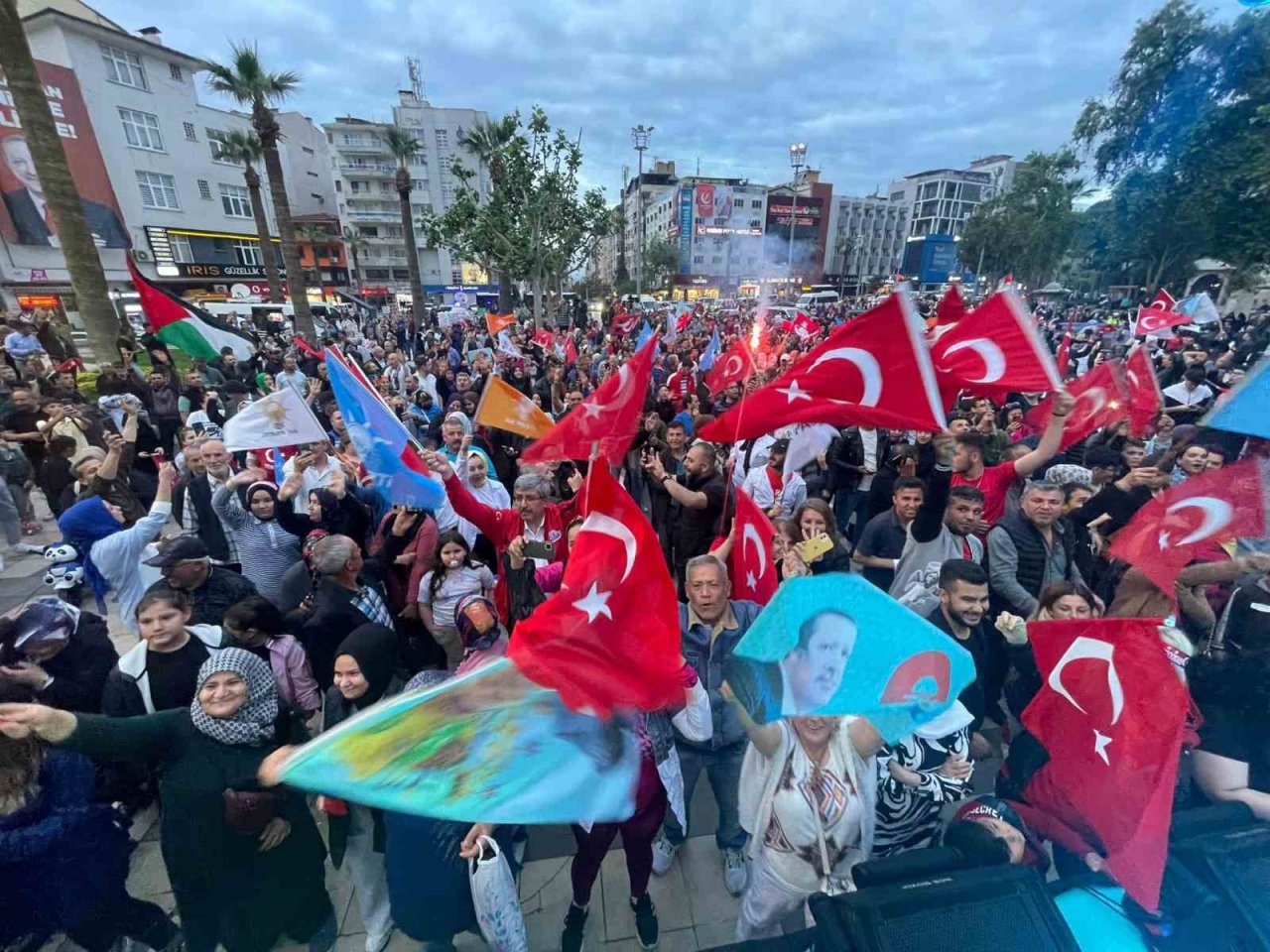 Denizli’de Cumhur İttifakı seçim zaferini kutladı