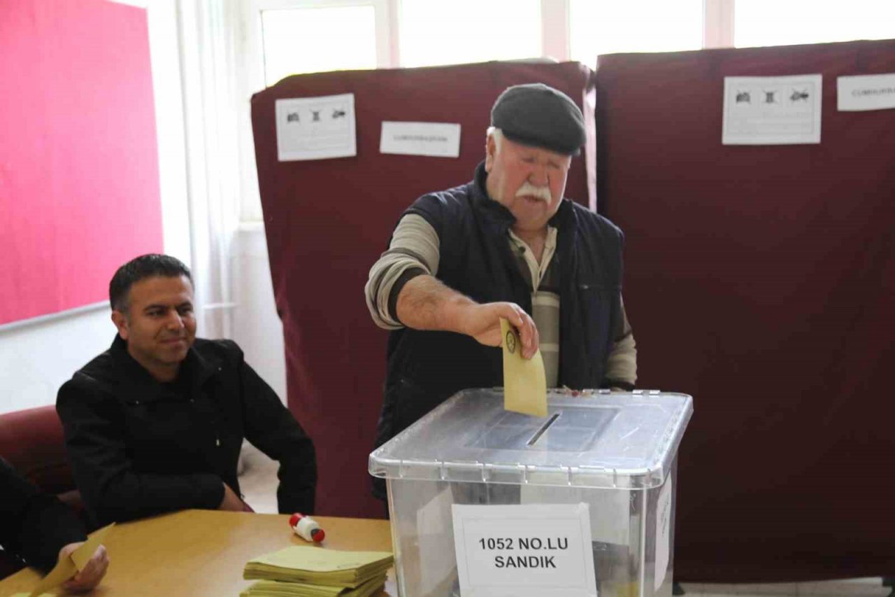 Denizli’de oylar ikinci kez sandıkla buluşmaya başladı