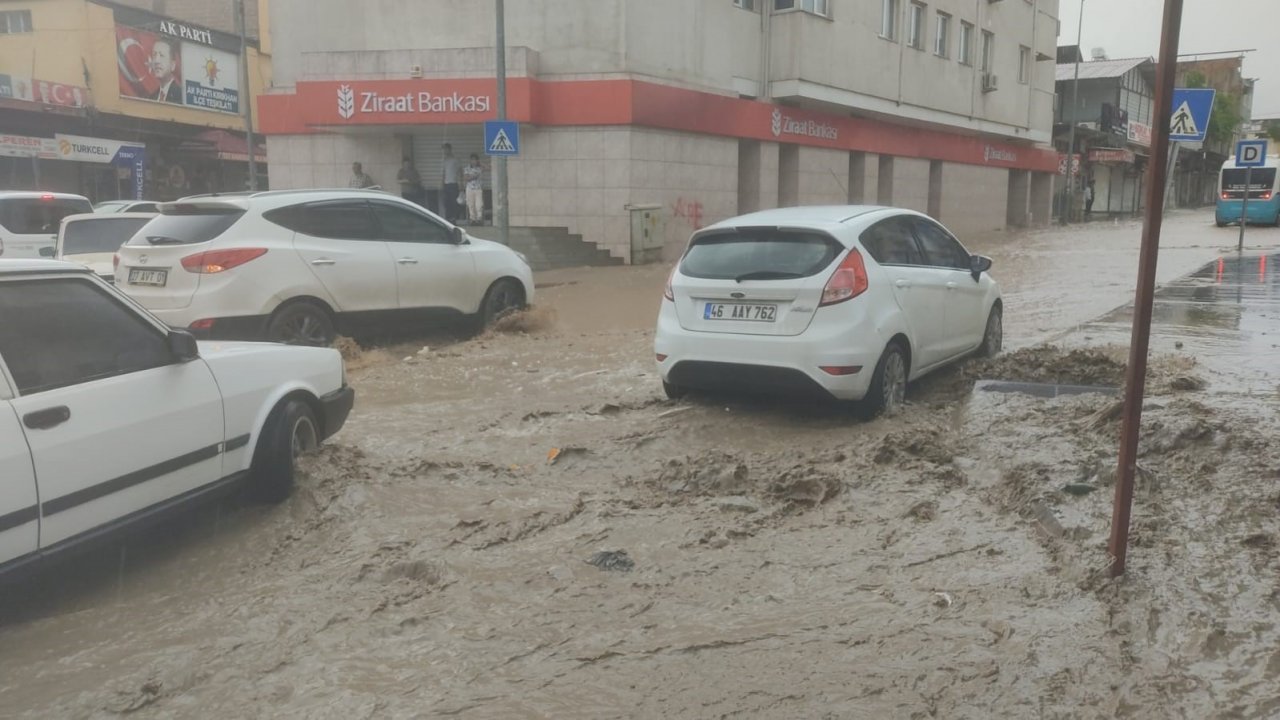 Hatay Kırıkhan’da fırtına ve şiddetli yağış