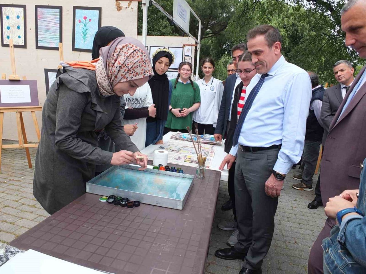 Burhaniye’de ebru sanatına yoğun ilgi