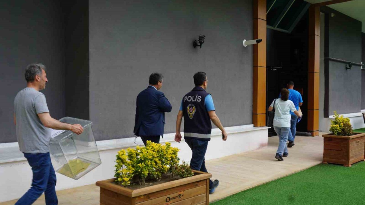 Oy kullanmaya gidemeyen seçmene ’seyyar sandık’ gitti