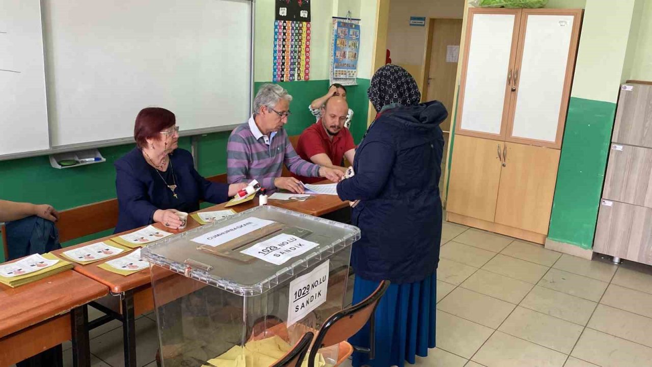Uzunköprü’de oylar sandıkla buluşmaya başladı