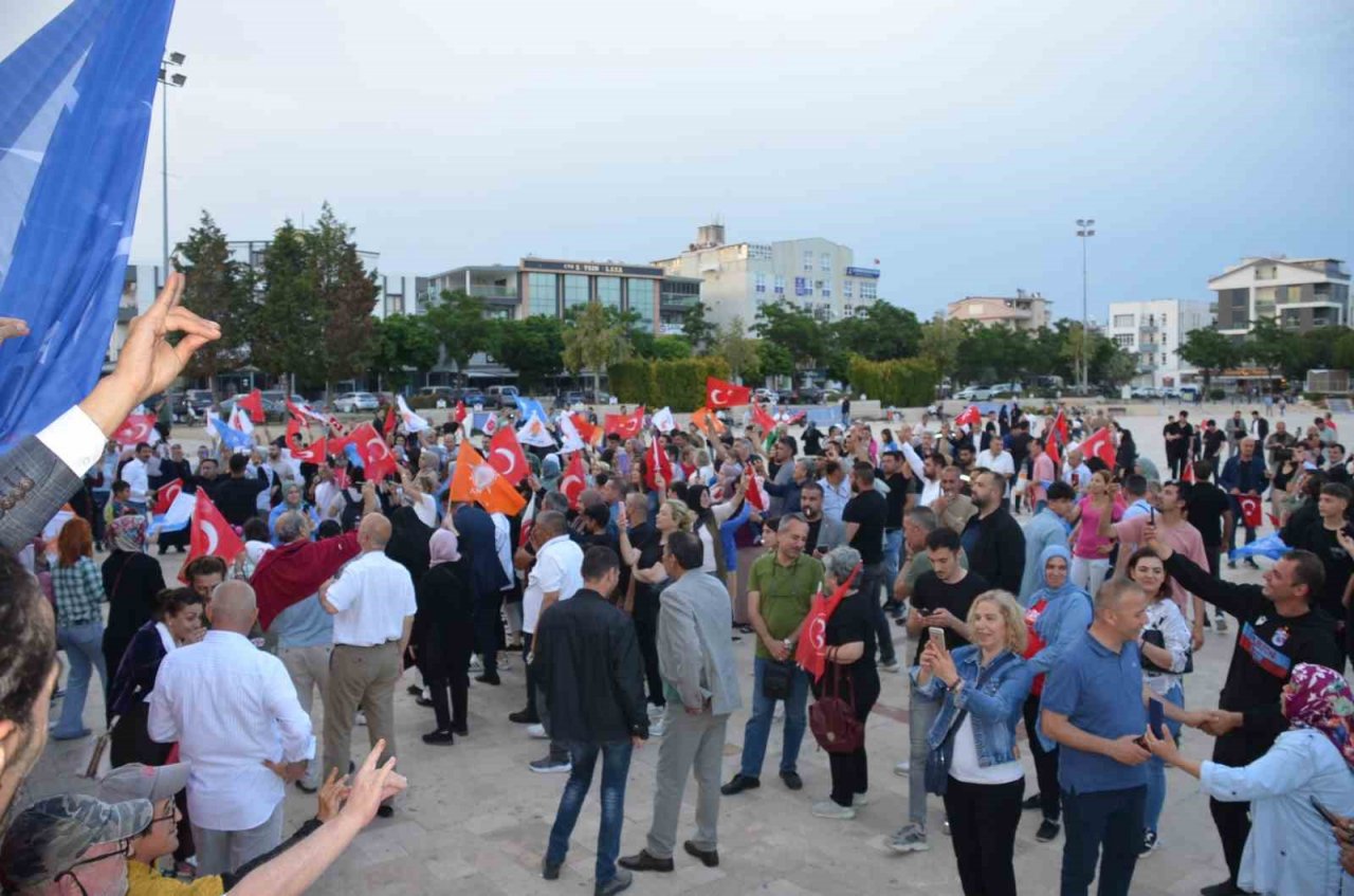 Erdoğan’ın zaferi Didim’de kutlandı