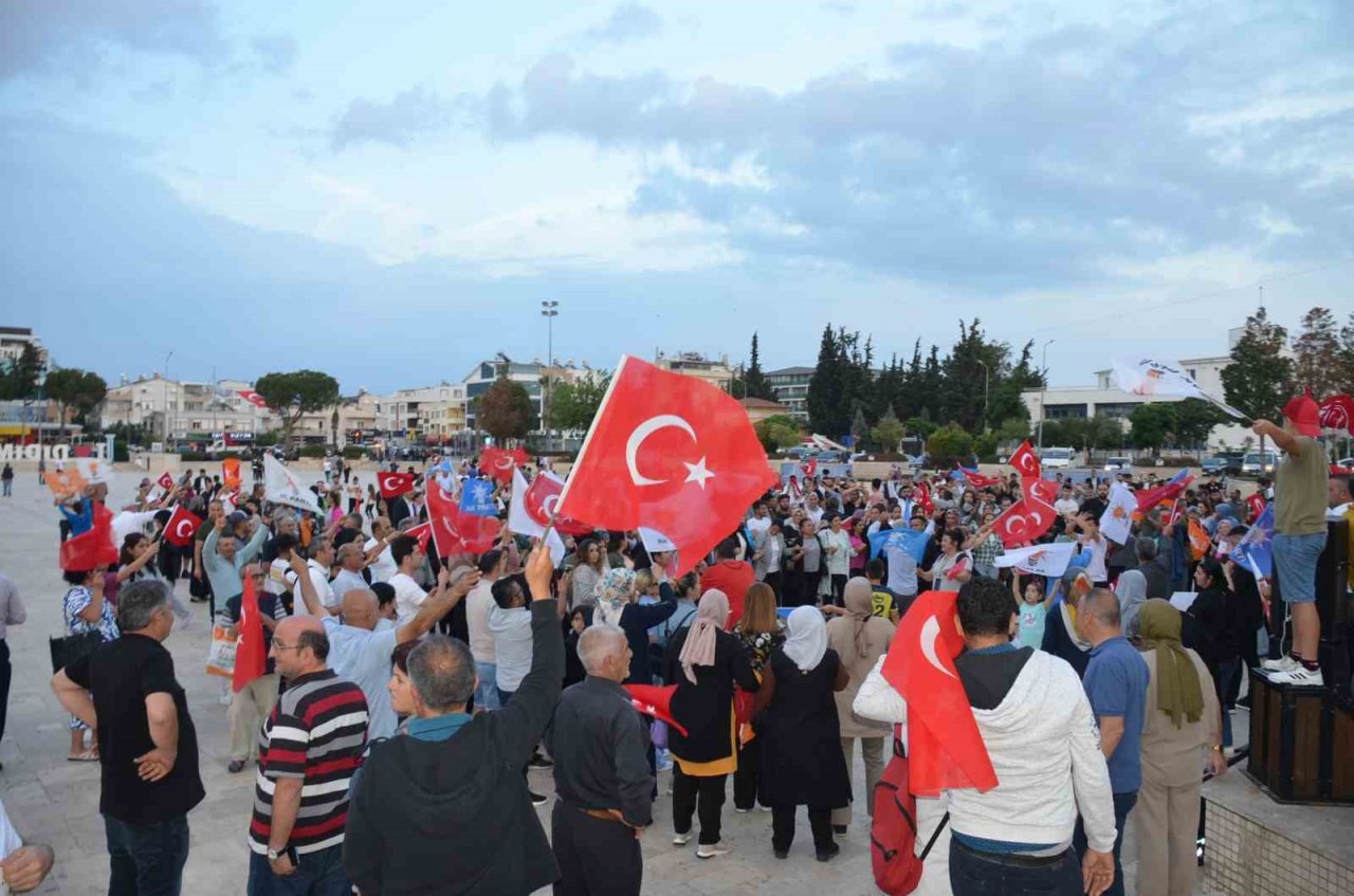 Erdoğan’ın zaferi Didim’de kutlandı