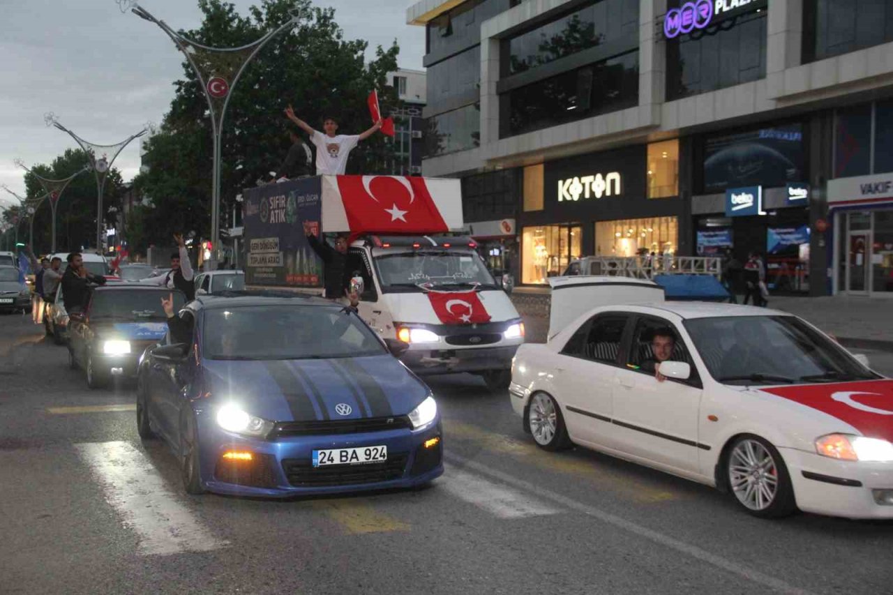 Erzincan’da Erdoğan’ın zaferi kutlandı
