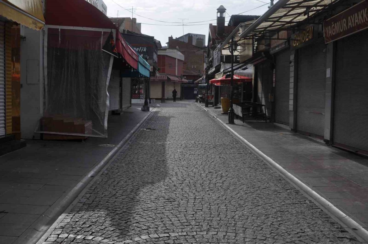 Eskişehir’de cadde ve sokaklarda 2. tur sessizliği hakim