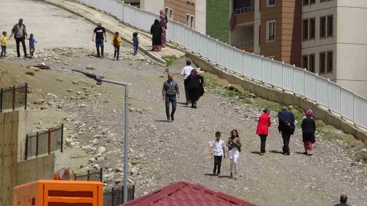 Yüksekova’da oy kullanma işlemi devam ediyor