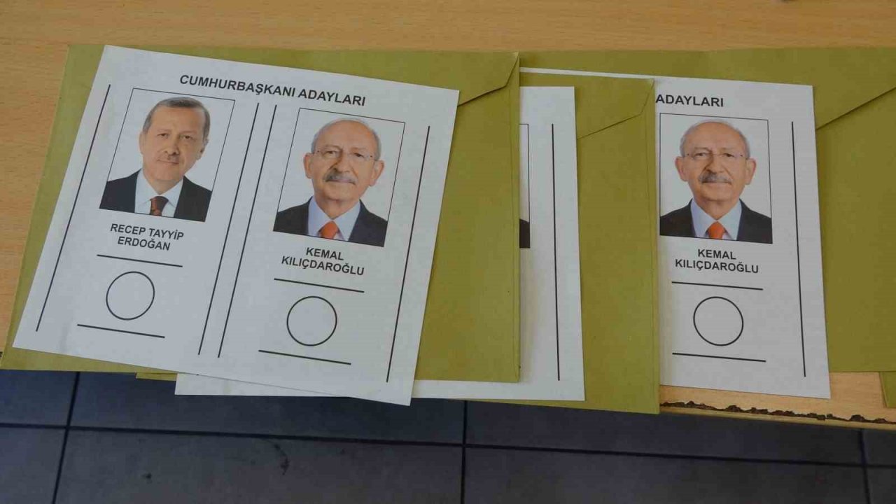 Yüksekova’da oy kullanma işlemi devam ediyor