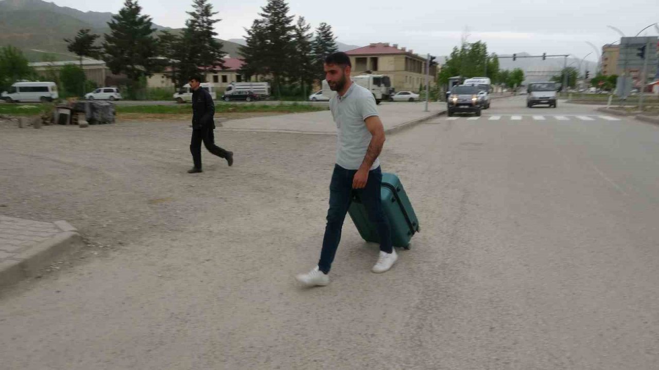 Yüksekovalılar seçim sonuçlarına odaklandı