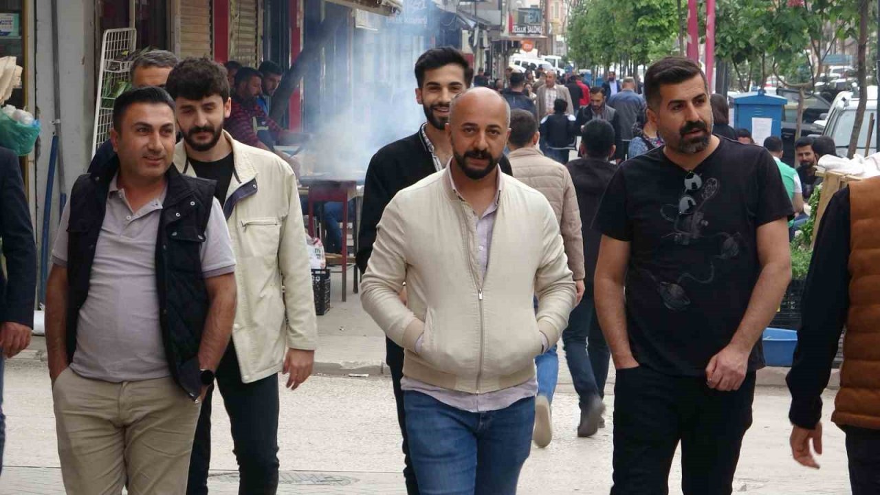 Yüksekovalılar seçim sonuçlarına odaklandı
