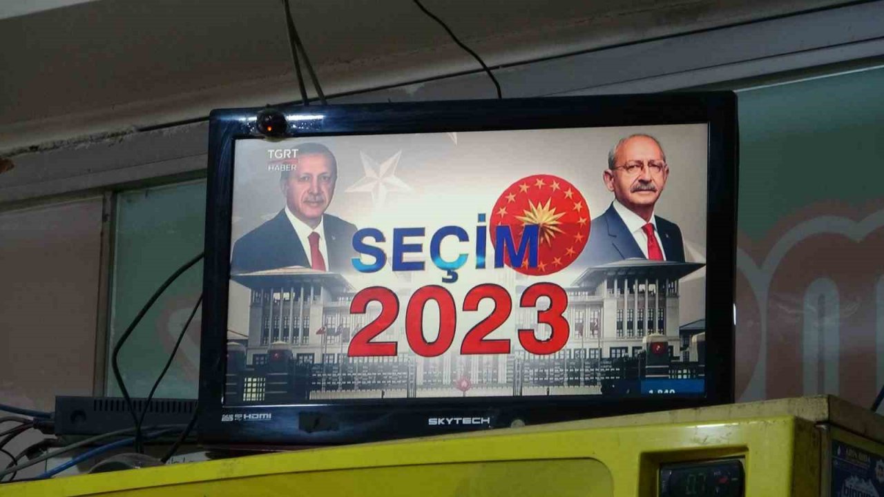 Yüksekovalılar seçim sonuçlarına odaklandı
