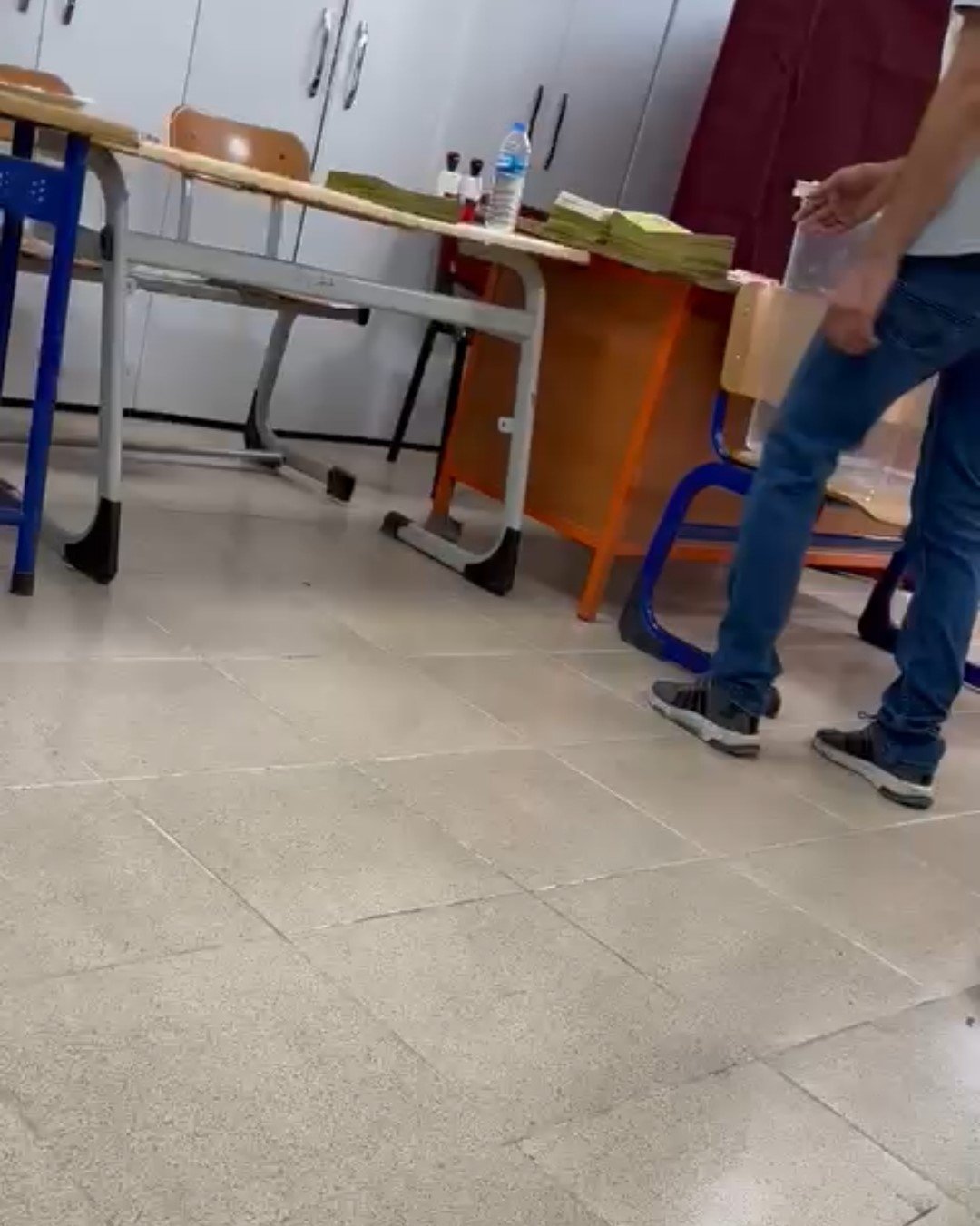 Oy kullanılan okulda fare alarmı