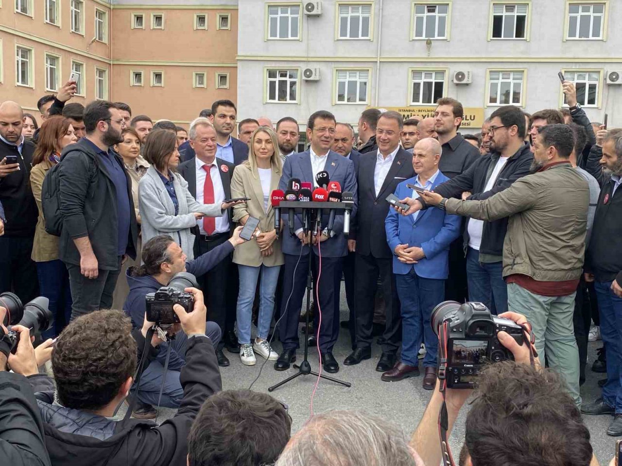 İBB Başkanı Ekrem İmamoğlu, oyunu kullandı