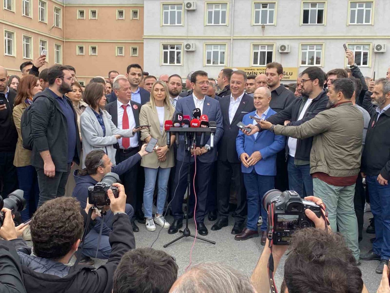 İBB Başkanı Ekrem İmamoğlu, oyunu kullandı