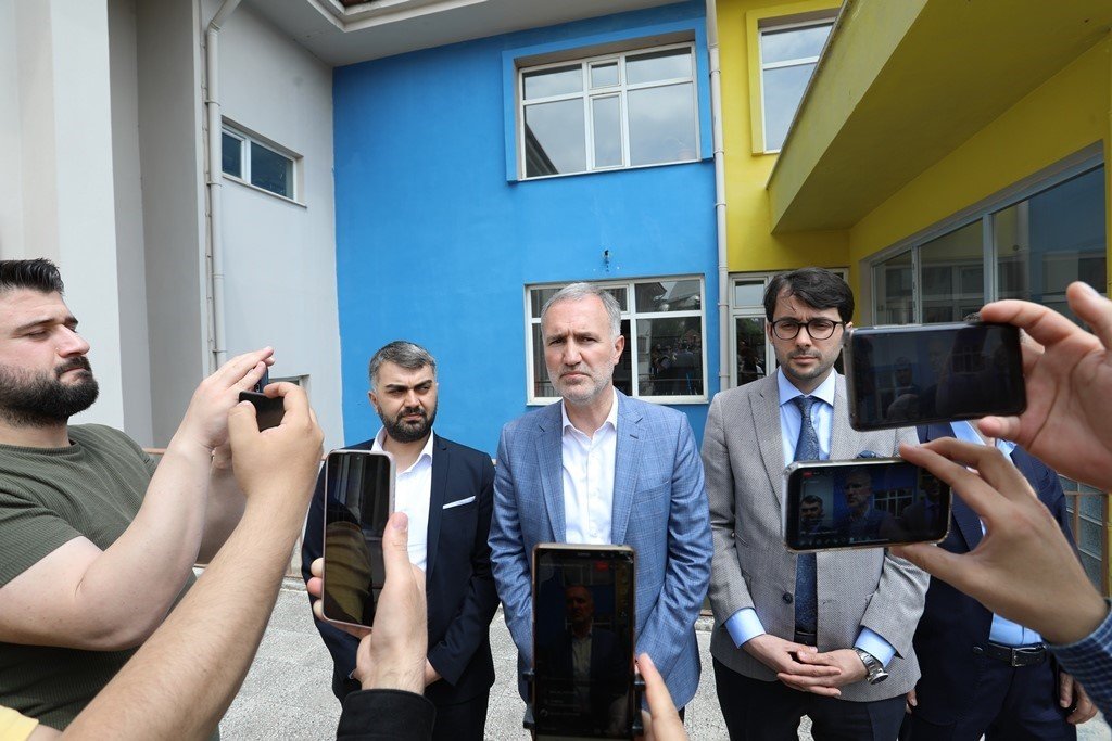 İnegöl Belediye Başkanı Alper Taban oyunu kullandı