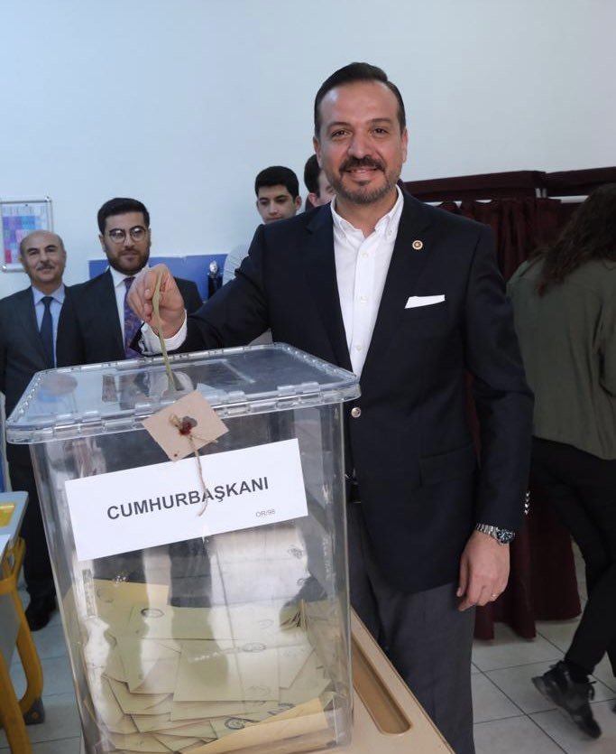 İYİ Parti Sözcüsü Kürşad Zorlu Ankara’da oyunu kullandı