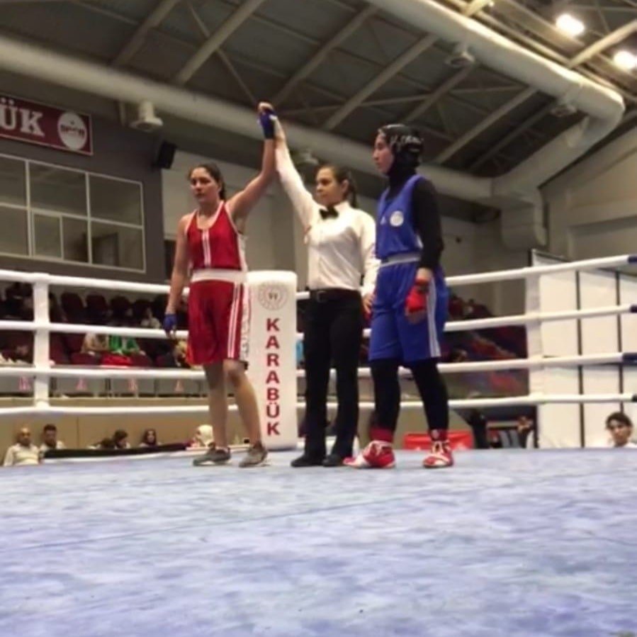 Aydınlı sporcular madalyalara doymuyor