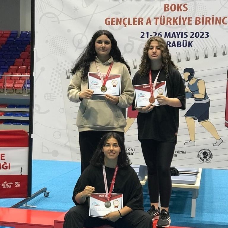 Aydınlı sporcular madalyalara doymuyor