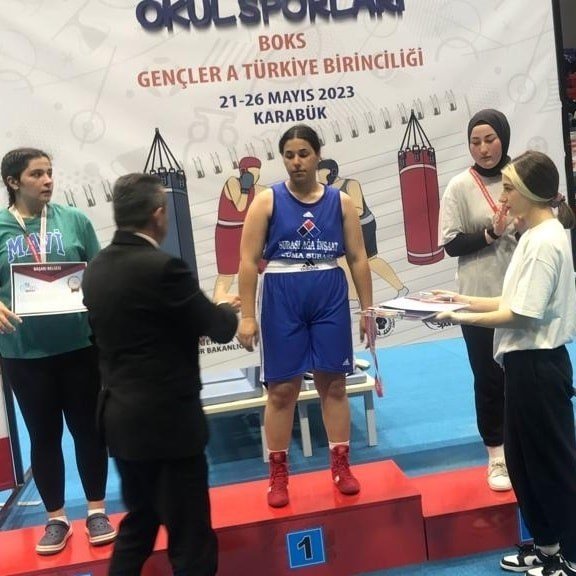 Aydınlı sporcular madalyalara doymuyor