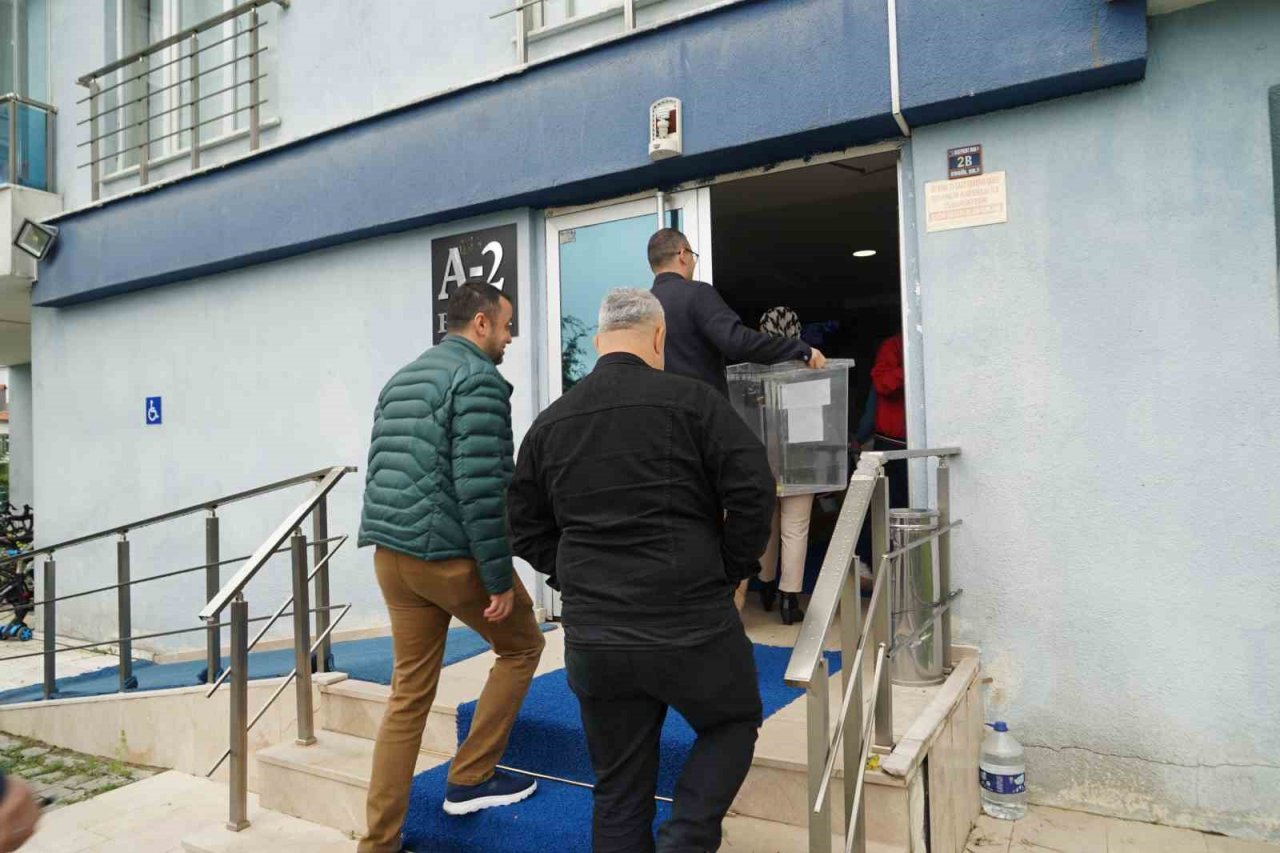 Seyyar sandıklar hasta ve engelli vatandaşların ayağına gitti