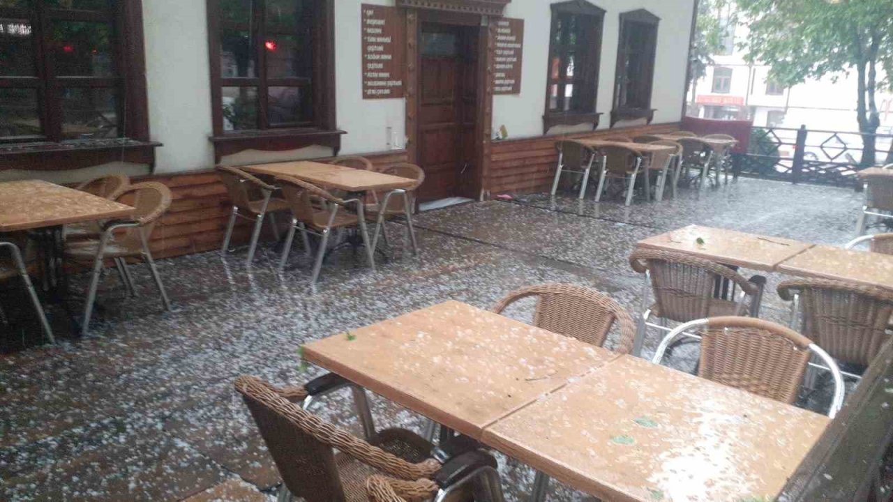 Kastamonu’da dolu ve sağanak yağış etkili oldu