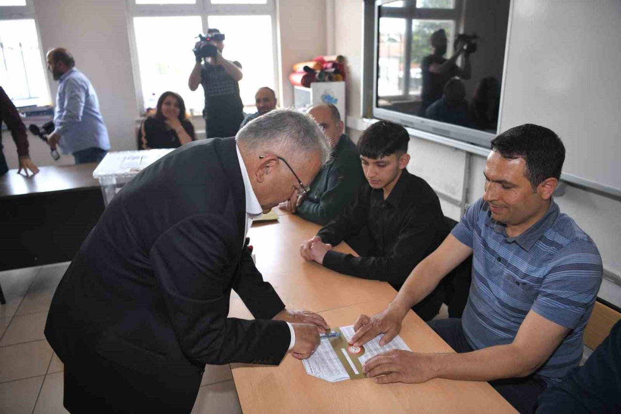 Oyunu kullanan Başkan Büyükkılıç: “Milletimizin iradesine saygı duyuyoruz”