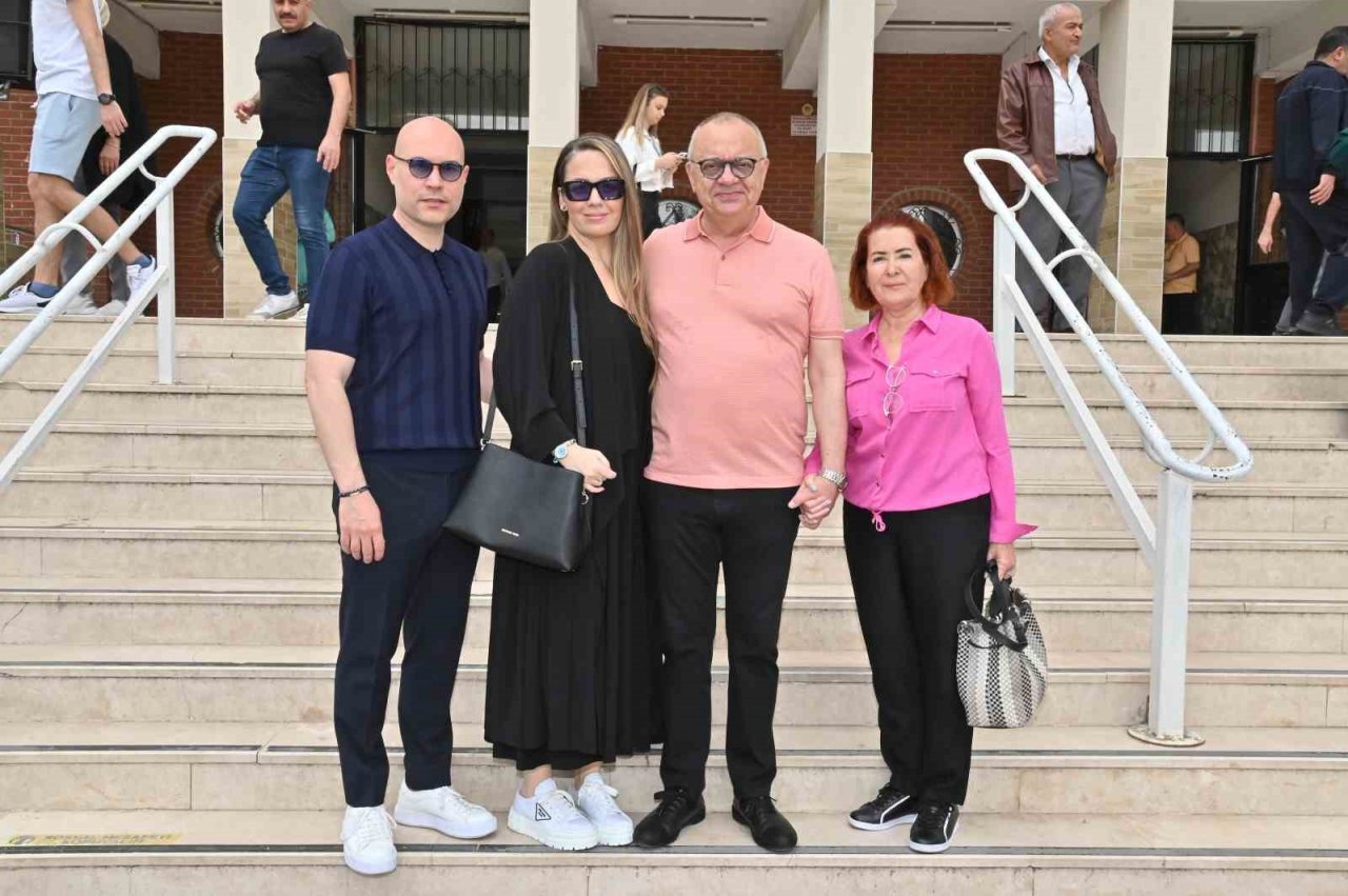 Başkan Ergün ailesiyle birlikte oyunu kullandı