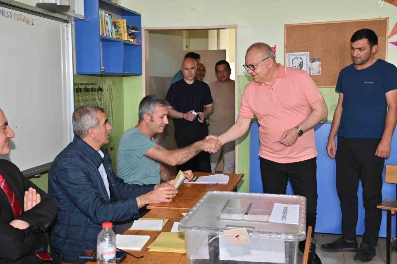 Başkan Ergün ailesiyle birlikte oyunu kullandı