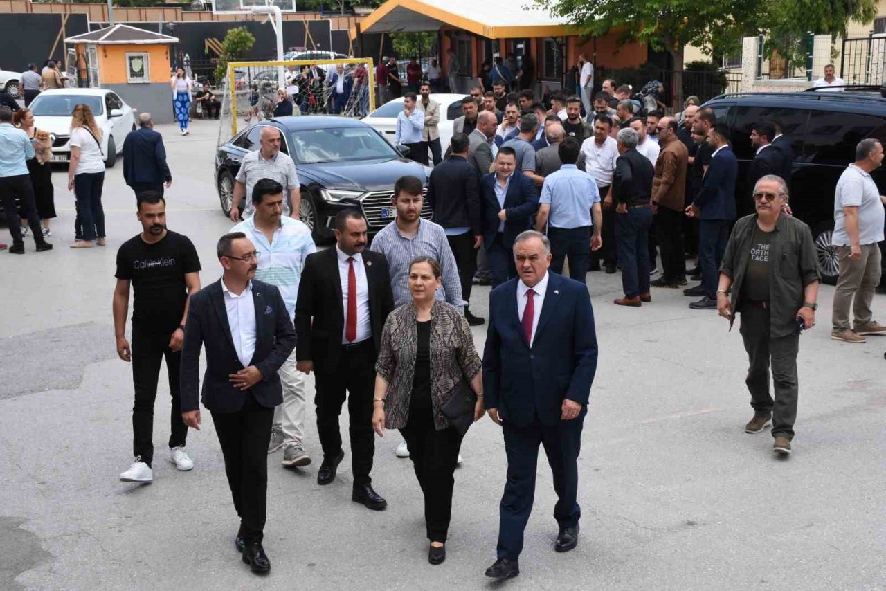 Manisalı vekiller sandık başına gitti