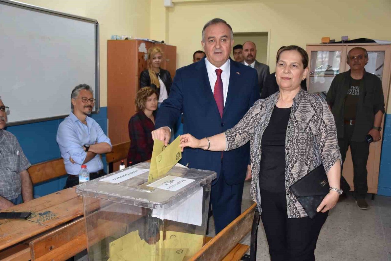 Manisalı vekiller sandık başına gitti