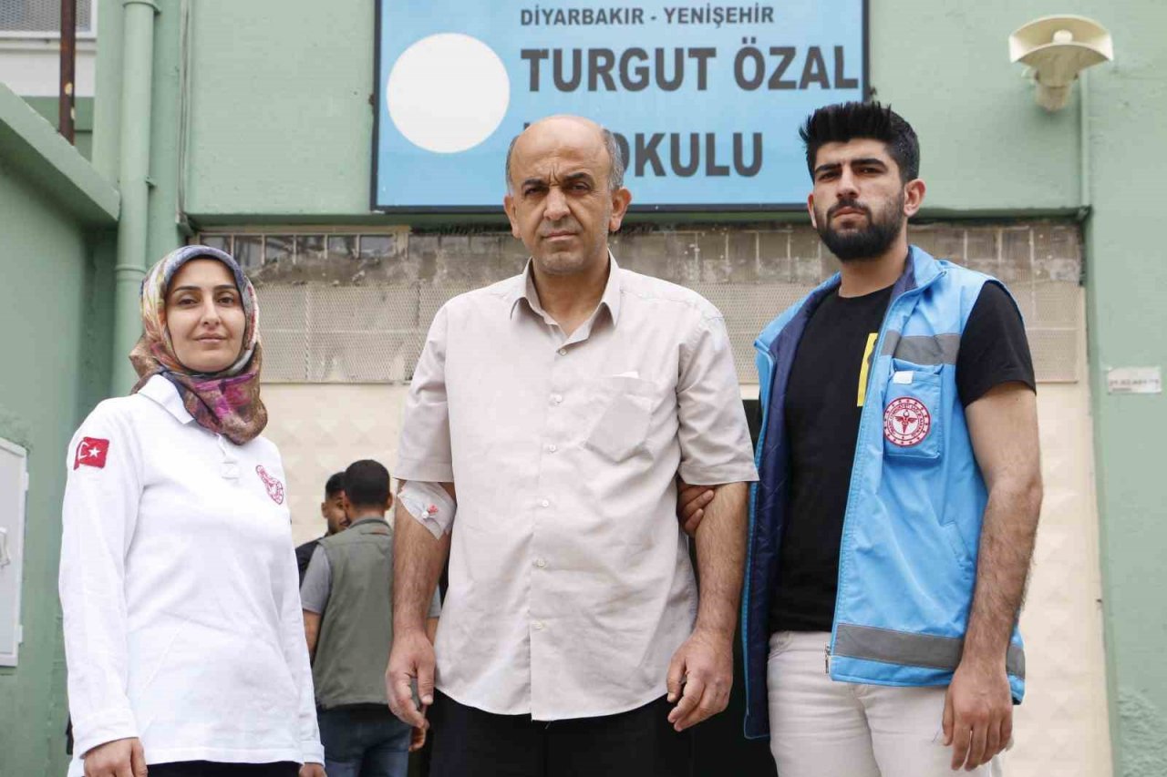 Hastalığı vatandaşlık görevine engel tanımadı