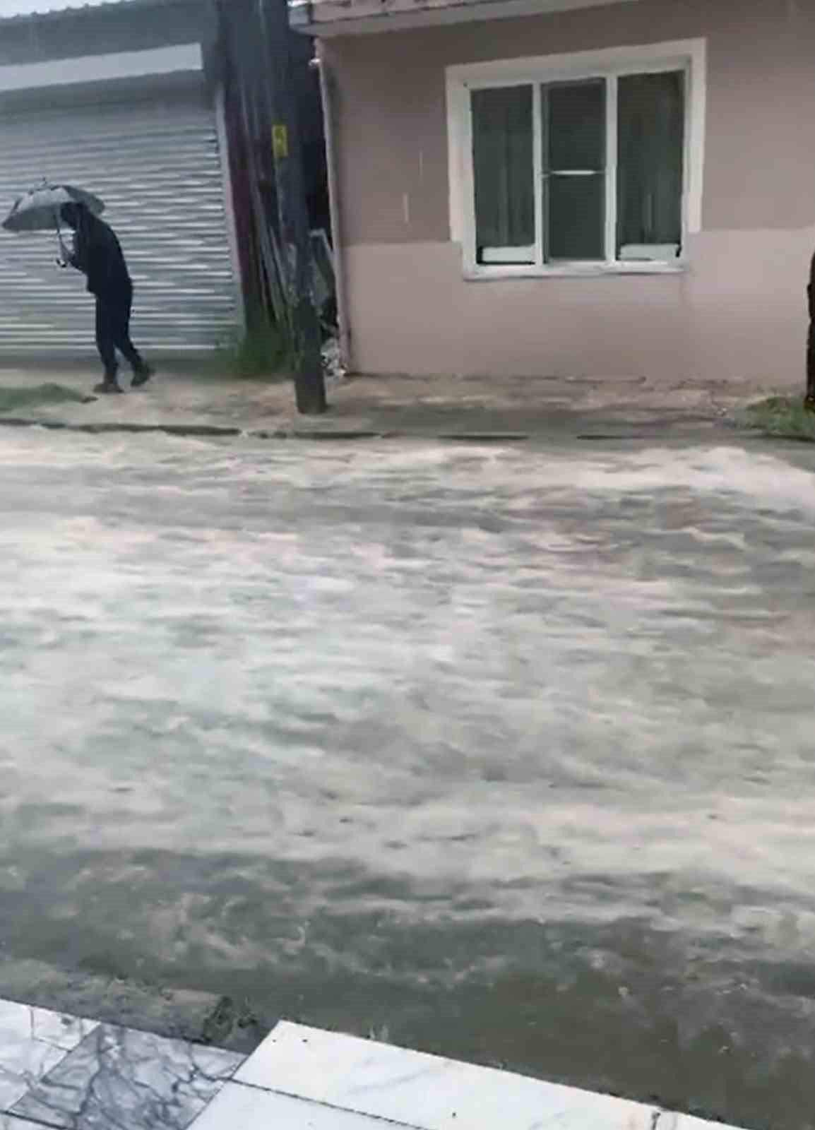 Sokaklar beyaza büründü