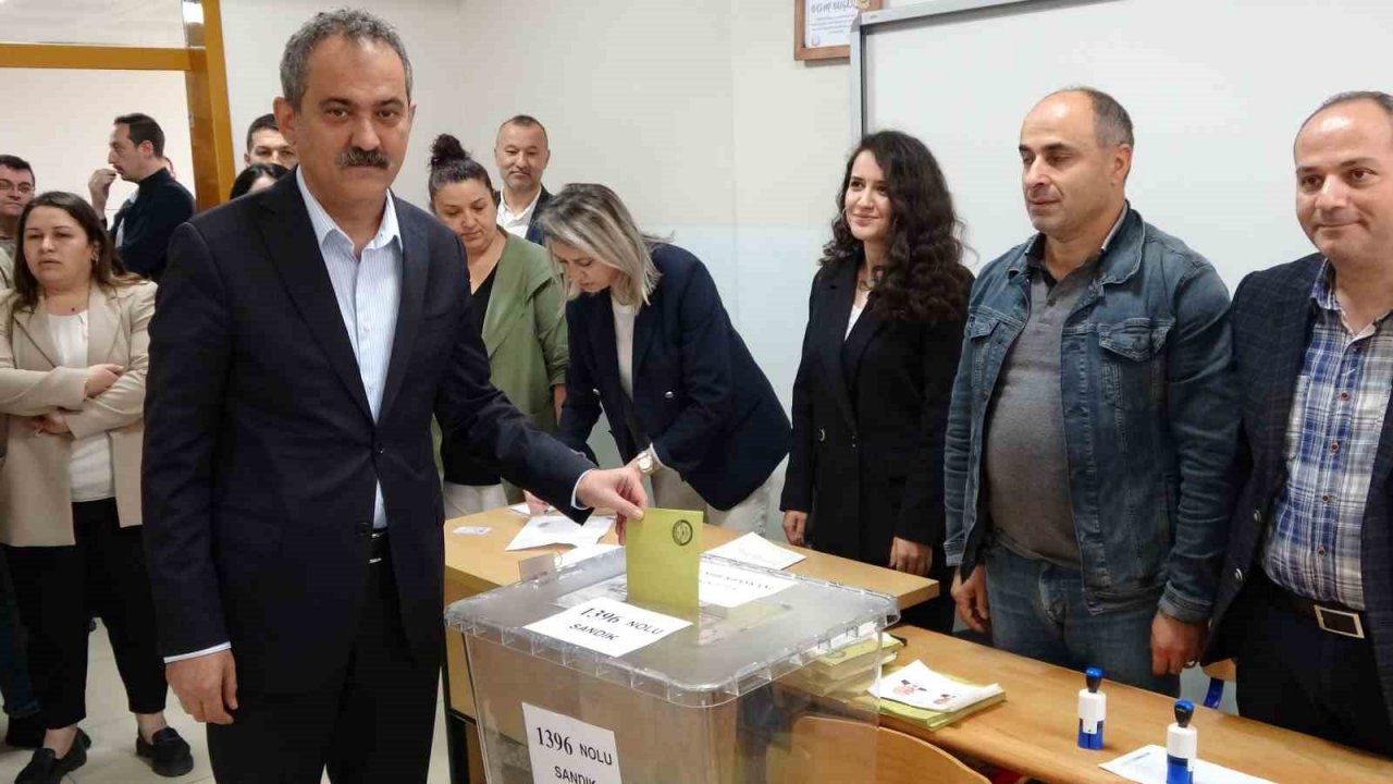 Bakan Özer oyunu Ordu’da kullandı