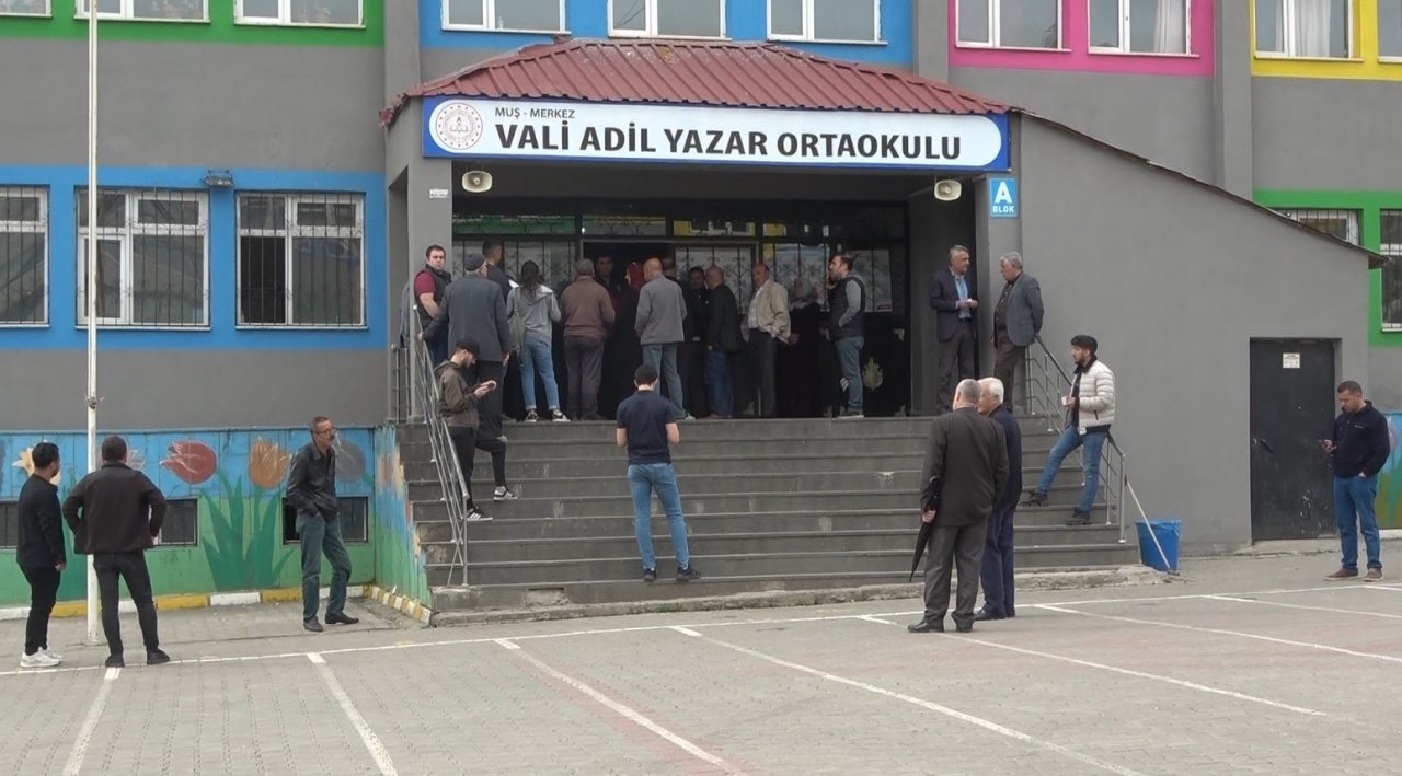Muş’ta oy verme işlemi başladı