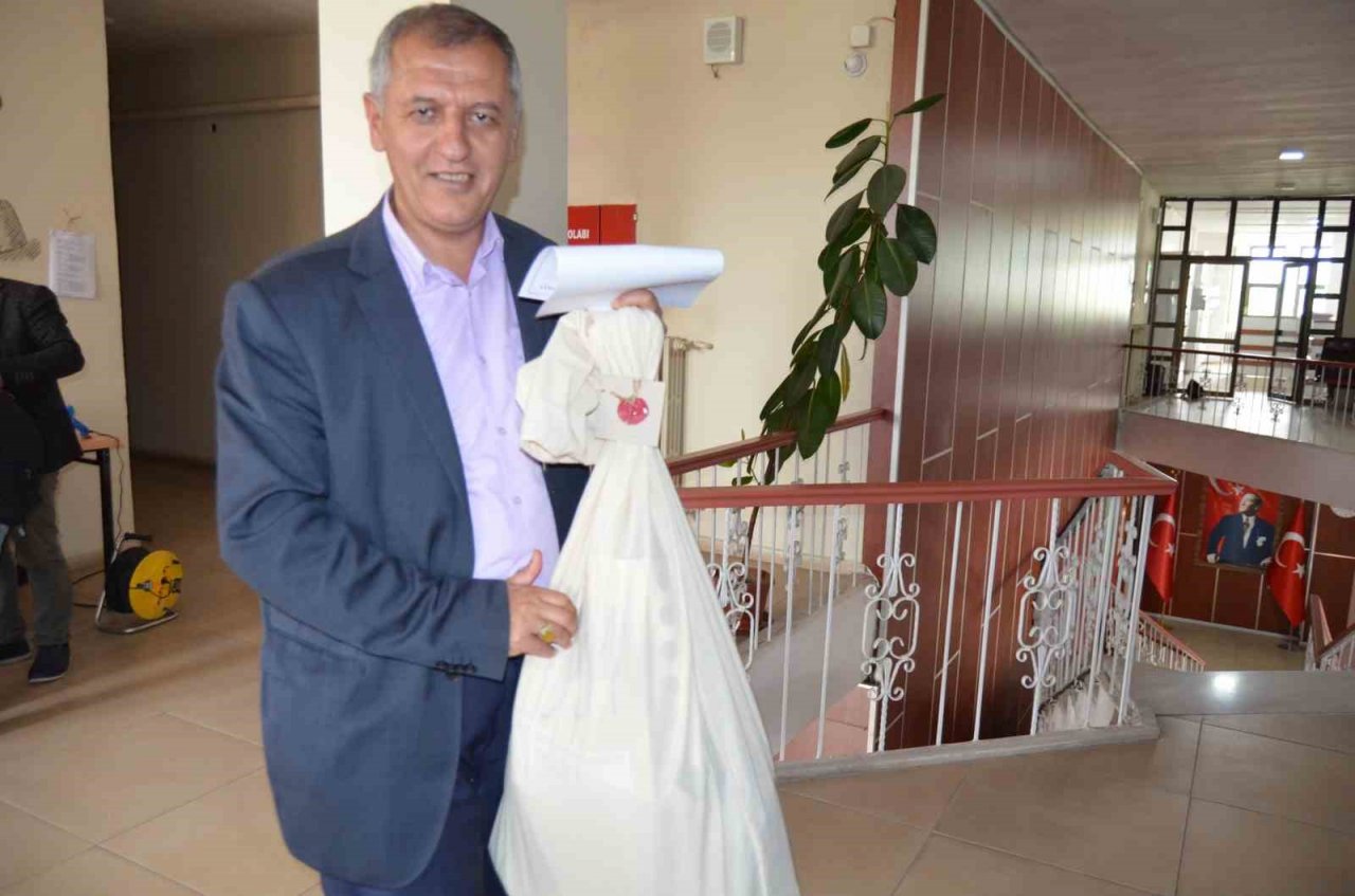 Varto’da oy kullanma işlemi sorunsuz devam ediyor