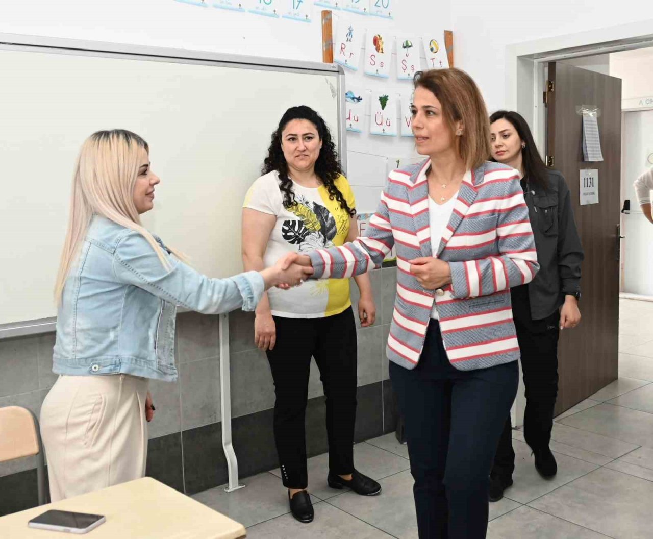 Vali Becel oyunu kullandı