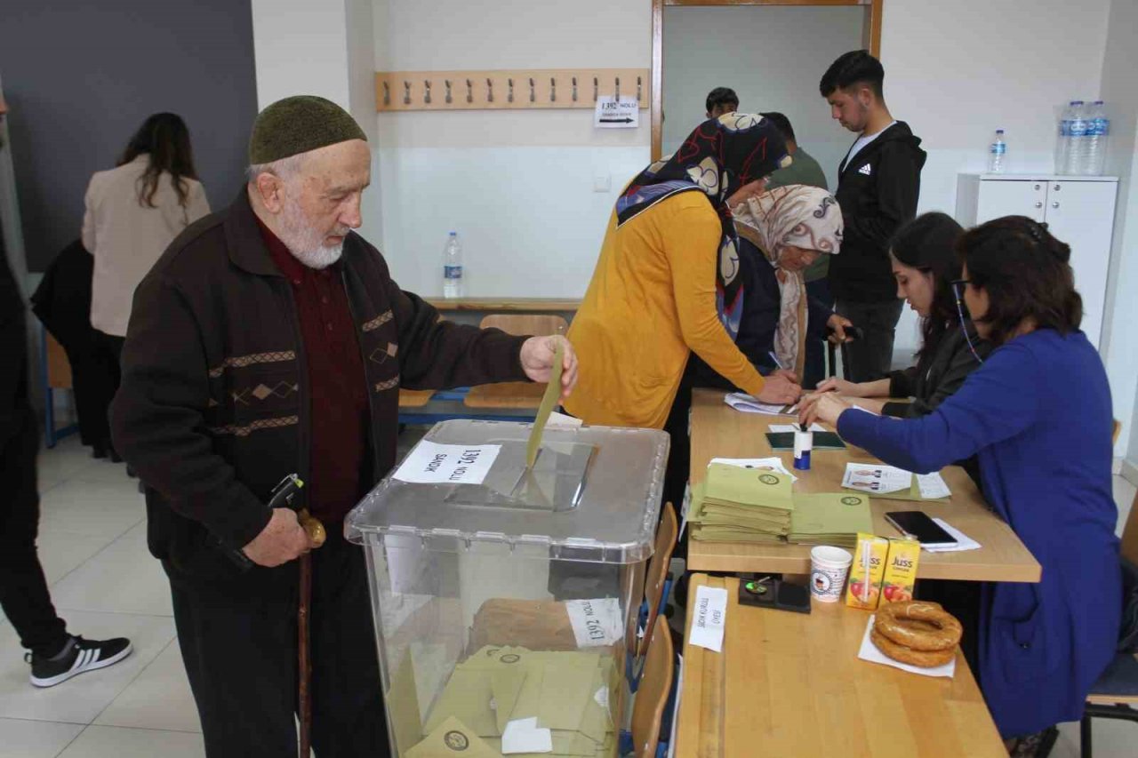 Bakan Özer oyunu Ordu’da kullandı